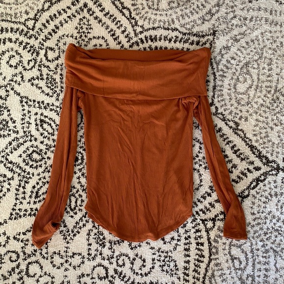 Forever 21 off the shoulder top - Picture 2 of 3